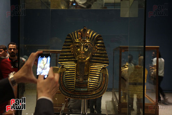 صور وزير الاثار ووزير خارجية ايطاليا بجولة داخل المتحف المصرى  (29)