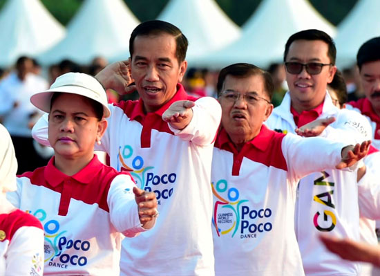 رئيس إندونيسيا يرقص فى الشارع