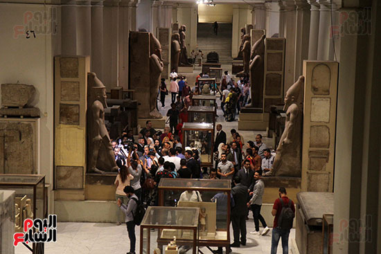 صور وزير الاثار ووزير خارجية ايطاليا بجولة داخل المتحف المصرى  (20)