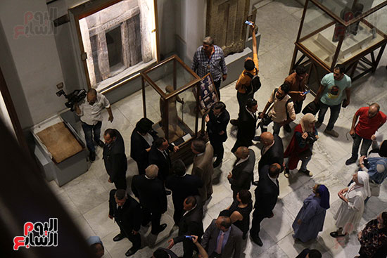 صور وزير الاثار ووزير خارجية ايطاليا بجولة داخل المتحف المصرى  (22)
