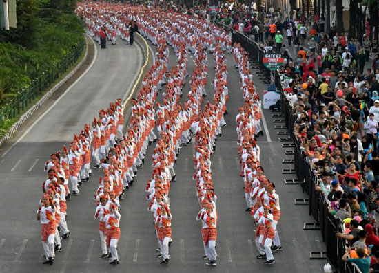 رقص الآلاف فى إندونيسيا