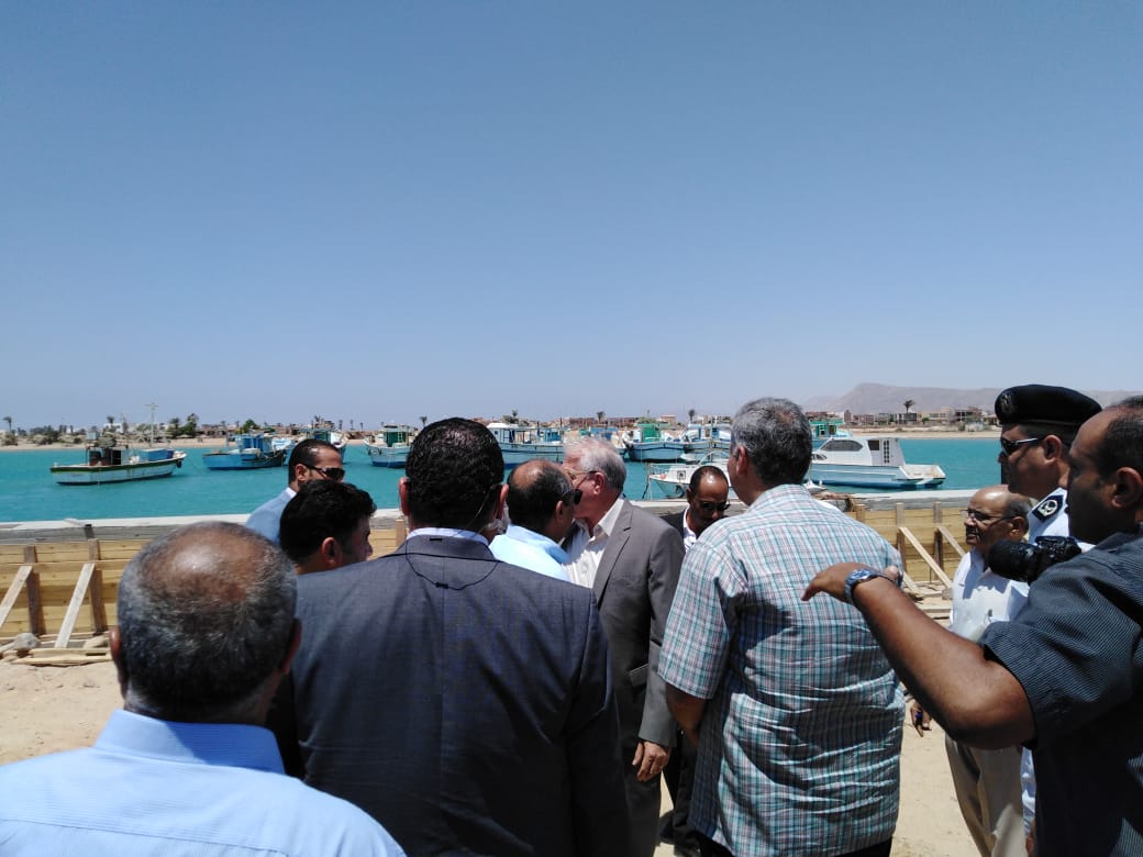 وزير الزراعة يتفقد أعمال تطوير ميناء الصيد بطور سيناء  (3)