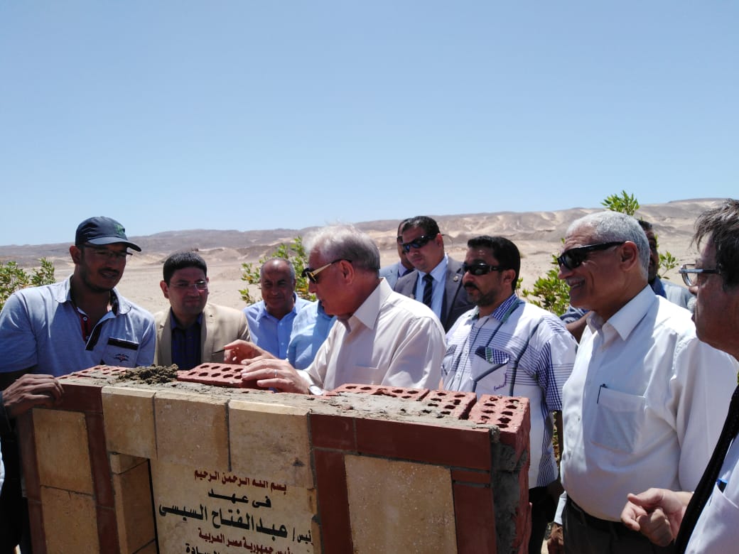 وزير الزراعة  يضع حجر الاساس لمزرعة سمكية  بجنوب سيناء  (5)