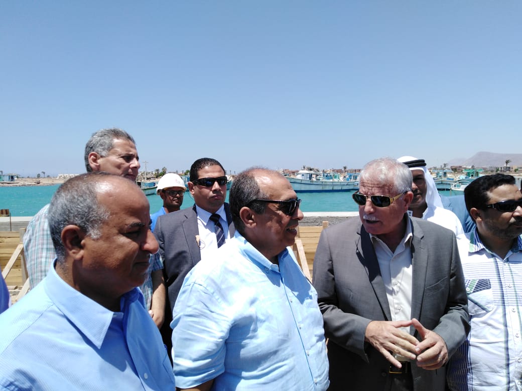 وزير الزراعة يتفقد أعمال تطوير ميناء الصيد بطور سيناء  (5)
