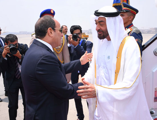 الرئيس السيسى يستقبل محمد بن زايد بمطار القاهرة (7)