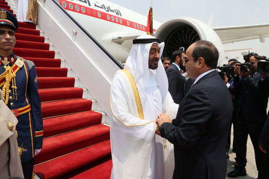 الرئيس السيسى يستقبل محمد بن زايد بمطار القاهرة (5)