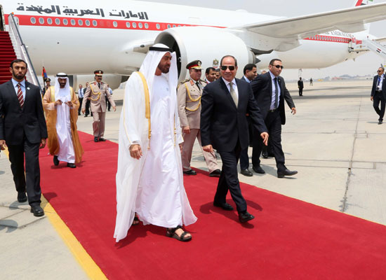 الرئيس السيسى يستقبل محمد بن زايد بمطار القاهرة (6)