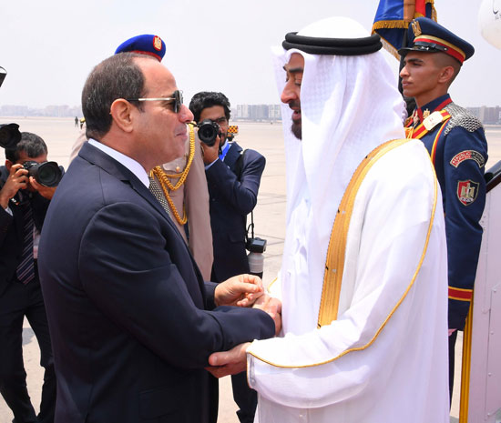 الرئيس السيسى يستقبل محمد بن زايد بمطار القاهرة (8)