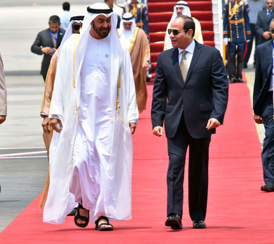 الرئيس السيسى يستقبل محمد بن زايد بمطار القاهرة (2)