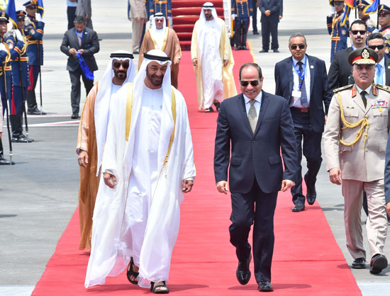 الرئيس السيسى يستقبل محمد بن زايد بمطار القاهرة (3)