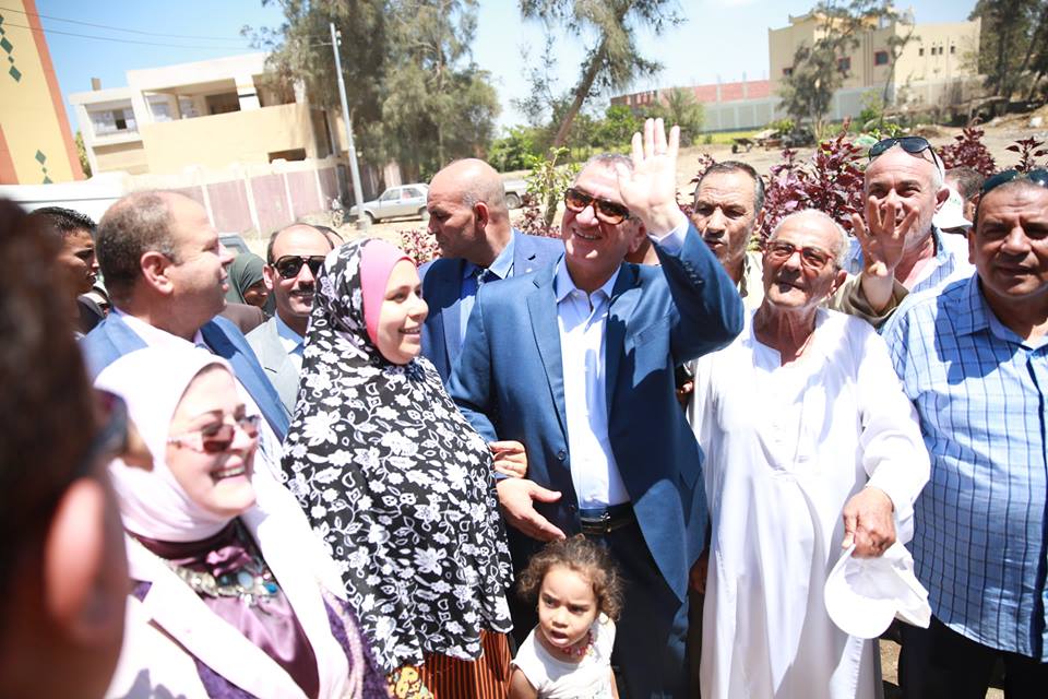جانب من استقبال الاهالى للمحافظ جانب من استقبال الاهالى للمحافظ