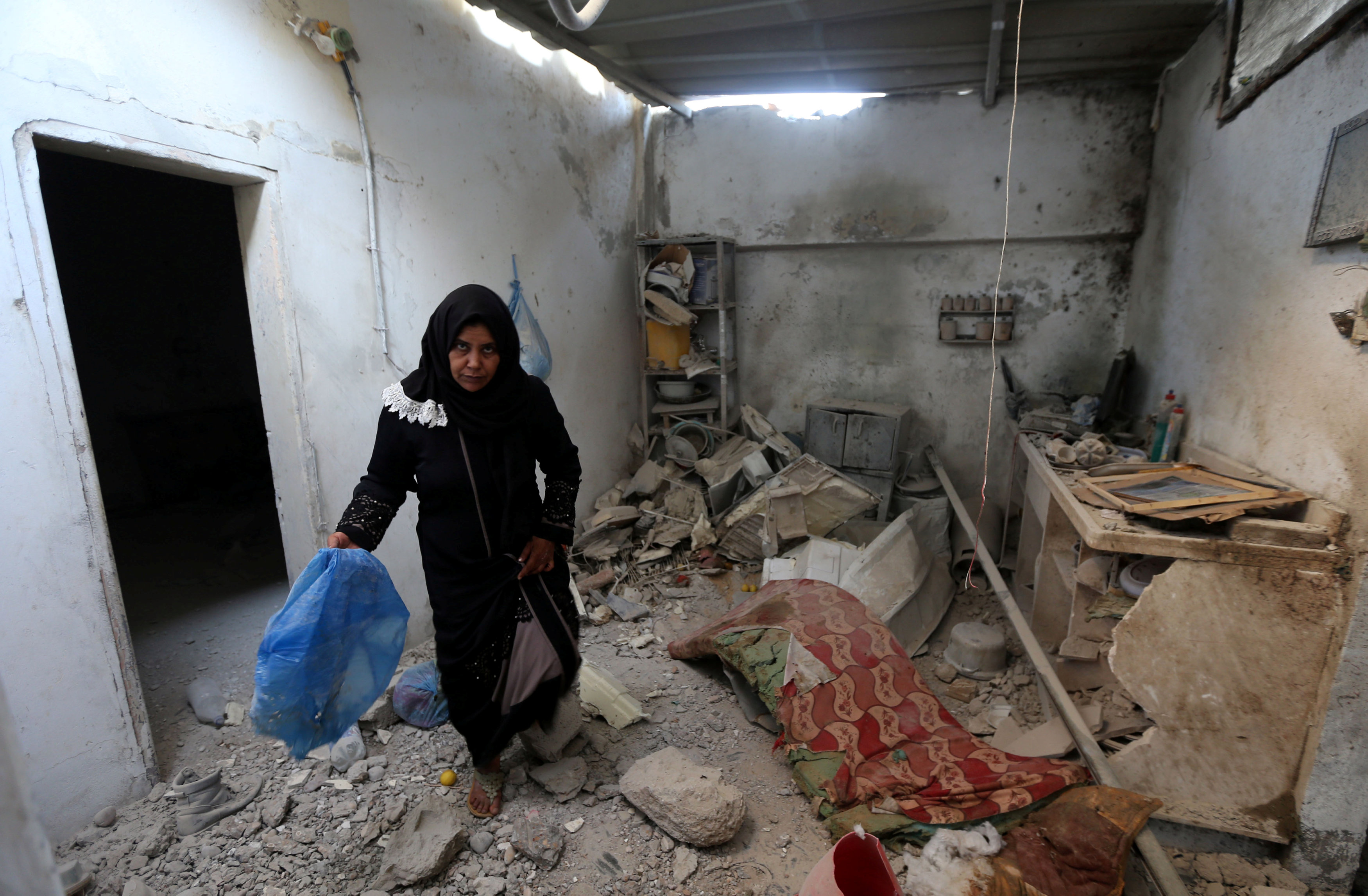 ننشر أولى صور أثار الغارات الإسرائيلية على قطاع غزة - اليوم السابع