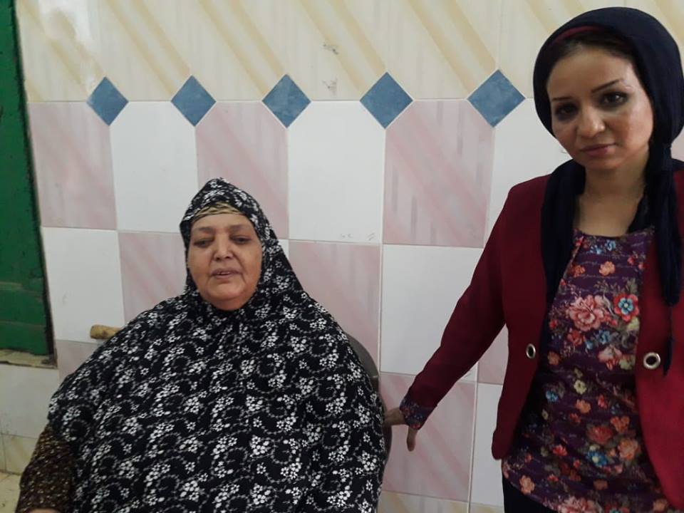 الزميلة إيمان مهنى مع الحاجة أم أحمد الزميلة إيمان مهنى مع الحاجة أم أحمد