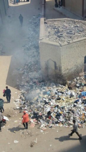 القمامة أمام مدرسة محمود خاطر (3)