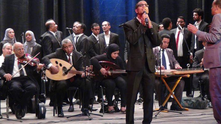      إنشاد لأحد نجوم فرقة الأقصر للموسيقى العربية