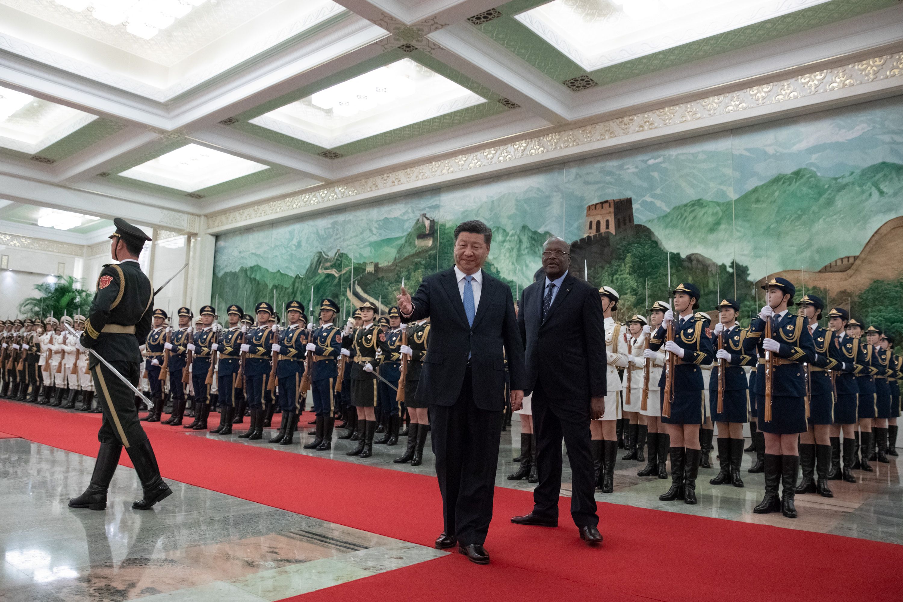 الرئيس الصينى مع رئيس بوكينا فاسو