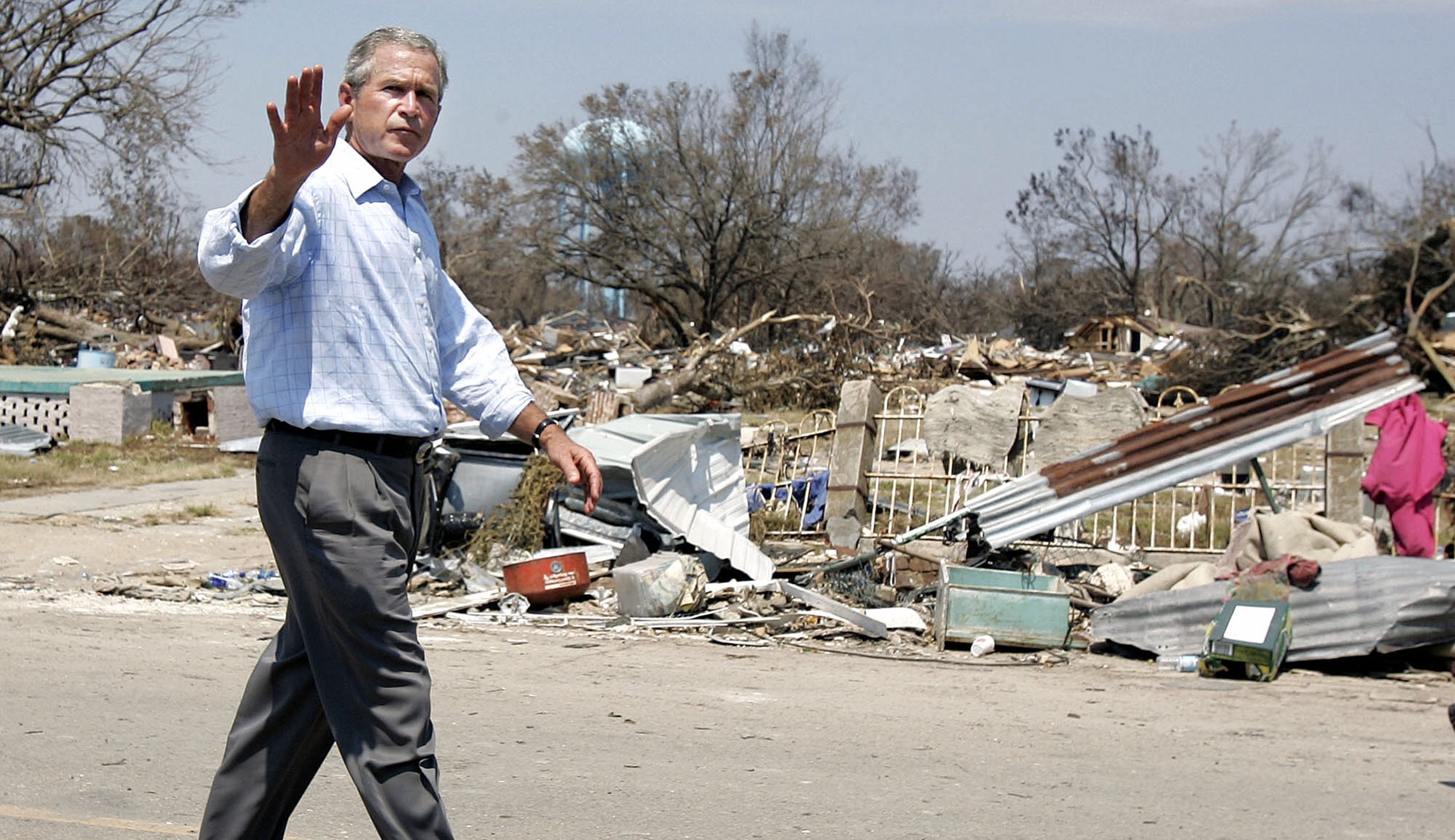 جورج بوش وإعصار كاترينا