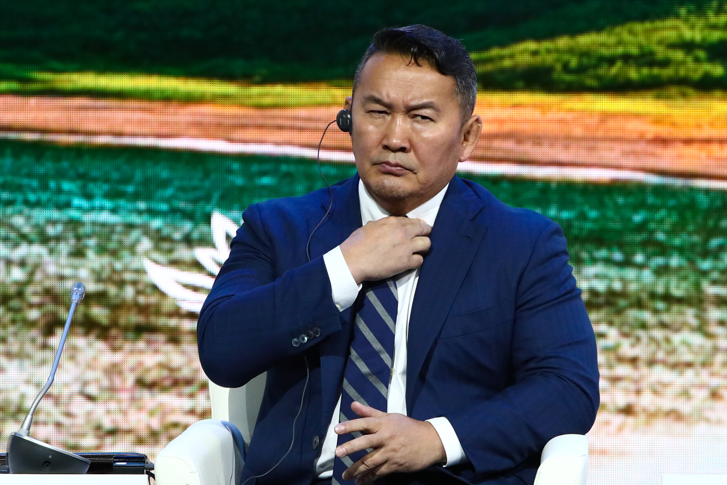 9 - رئيس منغوليا Khaltmaagiin Battulga يحضر المنتدى الاقتصادي الشرقي في فلاديفوستوك