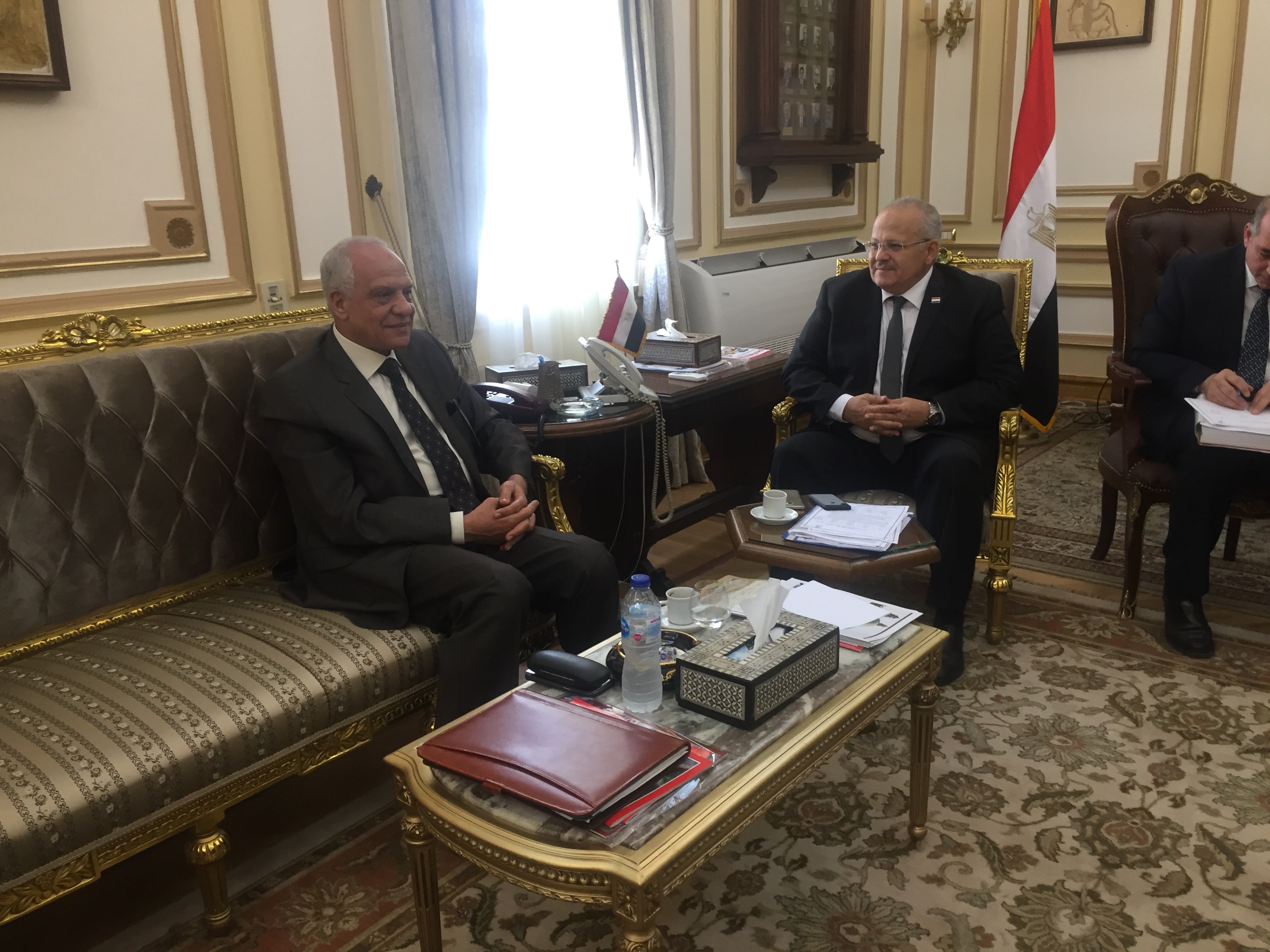 . رئيس جامعة القاهرة يستقبل محافظ الجيزة بمكتبه لبحث استعدادات العام الدراسى الجديد (1)