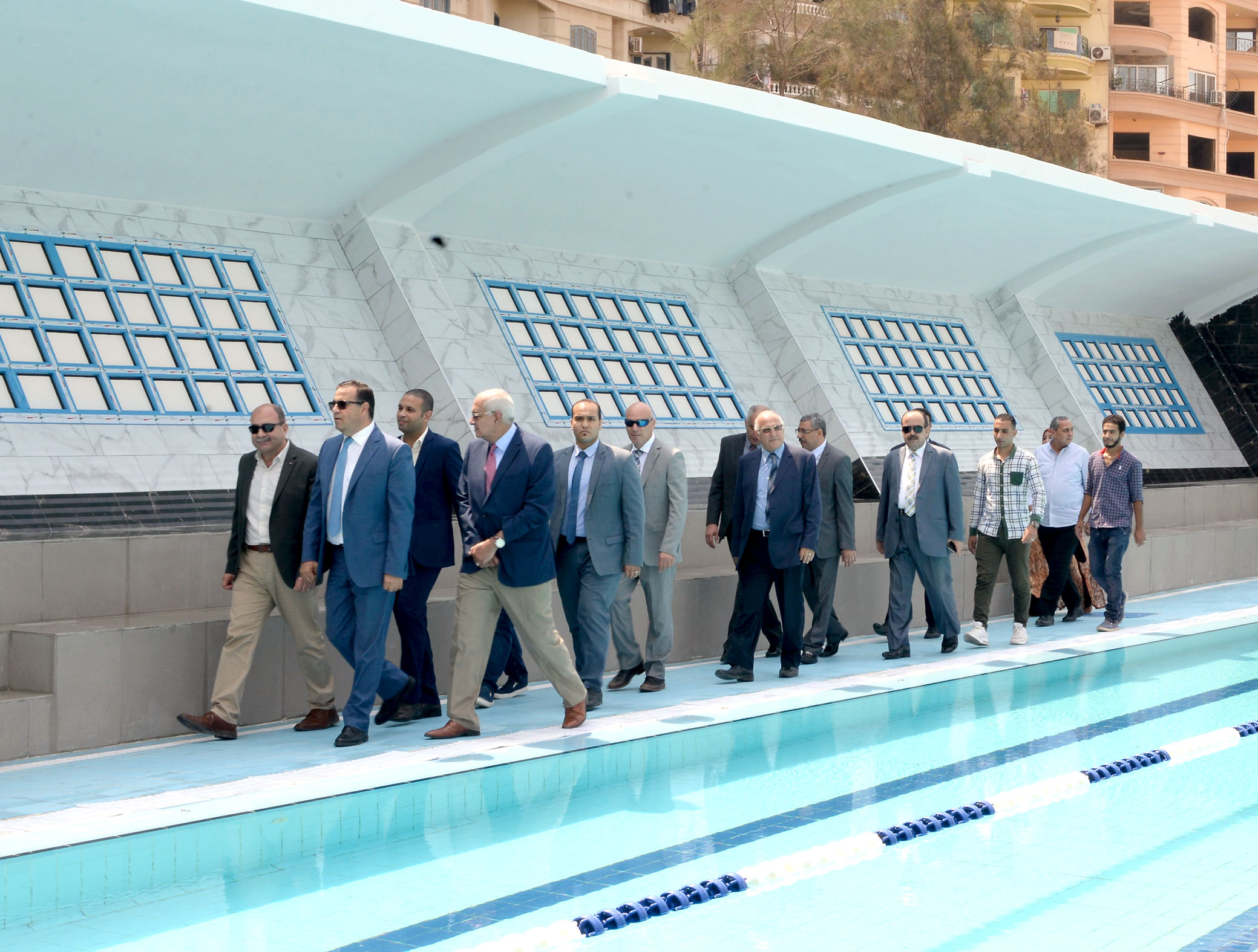 رئيس جامعة المنصورة يفتتح حمام السباحة التعليمى بالقرية الأولمبية بجامعة المنصورة (4)
