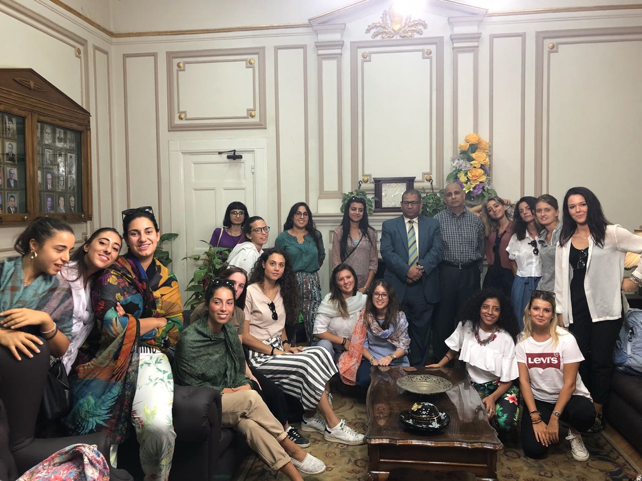 وفد من 17 طالبة إيطالية يزور جامعة القاهرة (1)