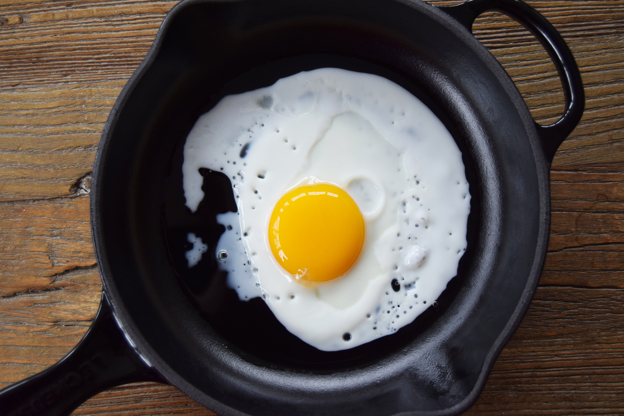 فوائد بياض البيض  منها يقلل من الإصابة بأمراض تصلب الشرايين