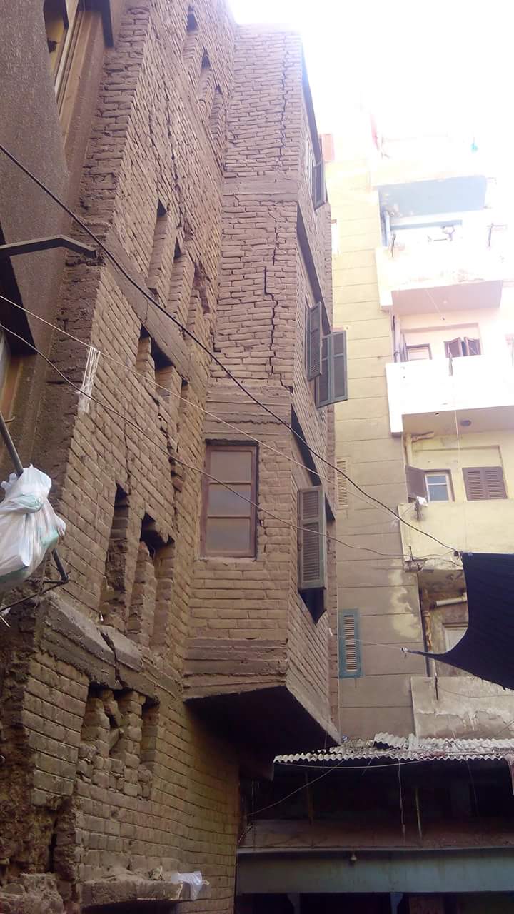 عقار آيل للسقوط عقار آيل للسقوط