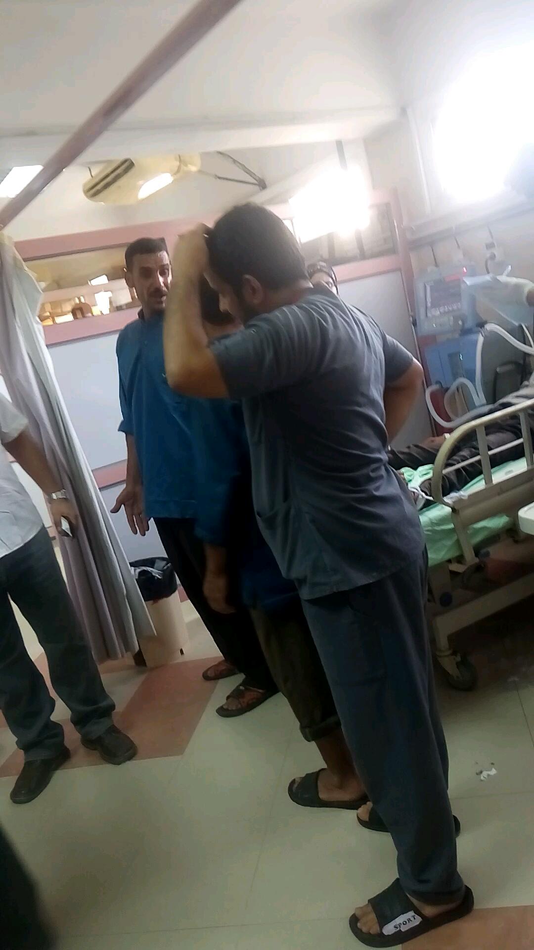وصول 6 من ضحايا الغسيل الكلوي بمستشفي ديرب نجم لعناية مستشفى جامعة الزقازيق (6)