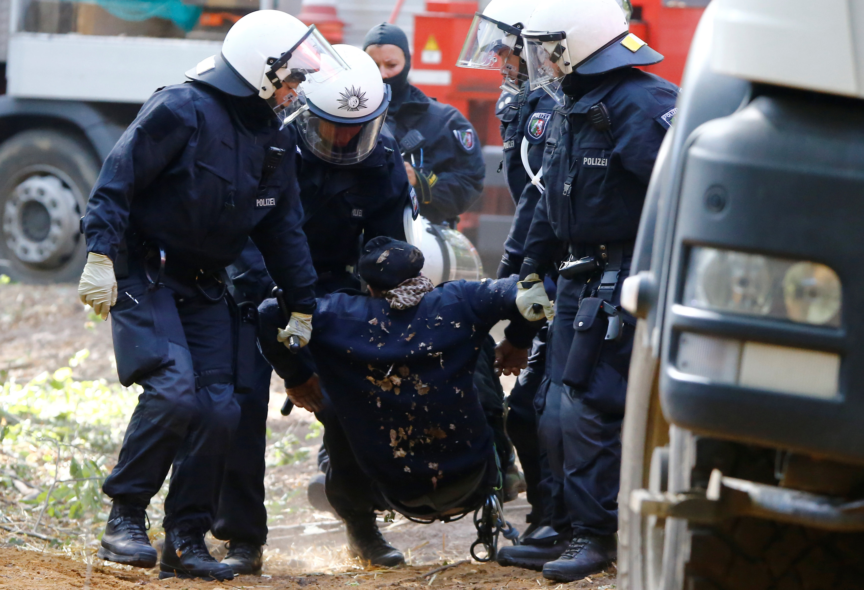البوليس الألمانى يعتقل أحد النشطاء المشاركين بالمظاهرة