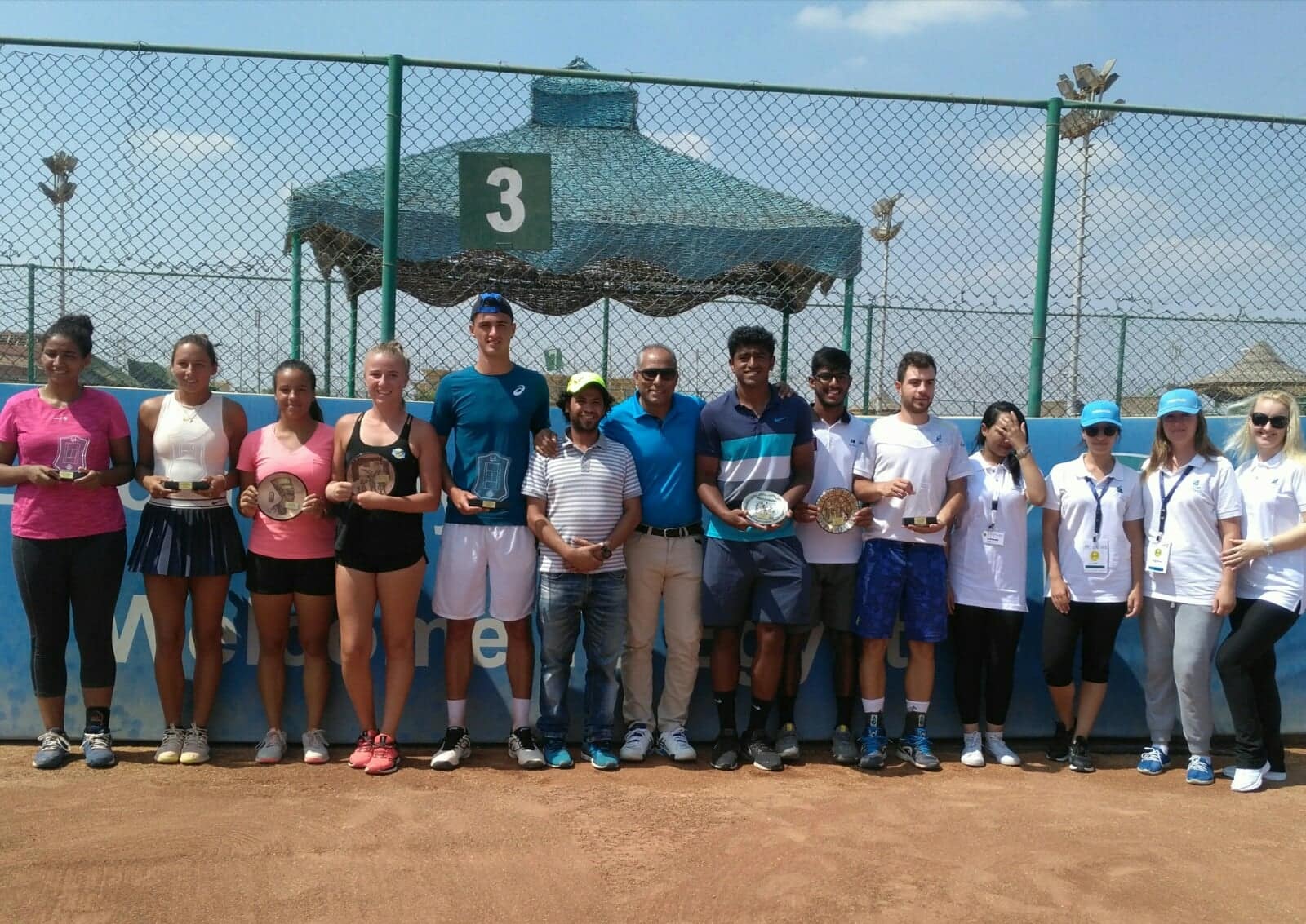 صورة جماعية للفائزين فى بطولة التنس
