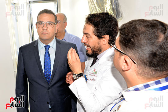 الدكتور محمد حسن القناوى خلال زيارة تفقدية لمستشفى الأطفال الجامعى (8)