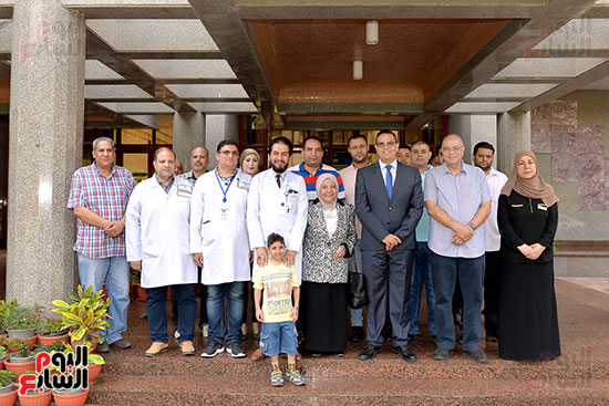 الدكتور محمد حسن القناوى خلال زيارة تفقدية لمستشفى الأطفال الجامعى (12)
