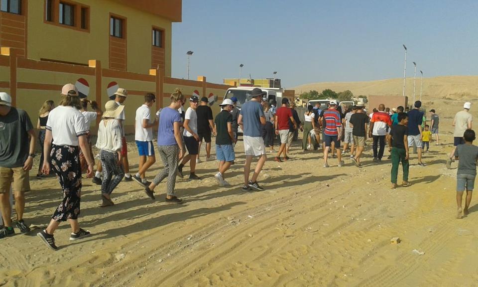 الشباب الألمان خلال المشاركة فى التطوع بمدينة الطود