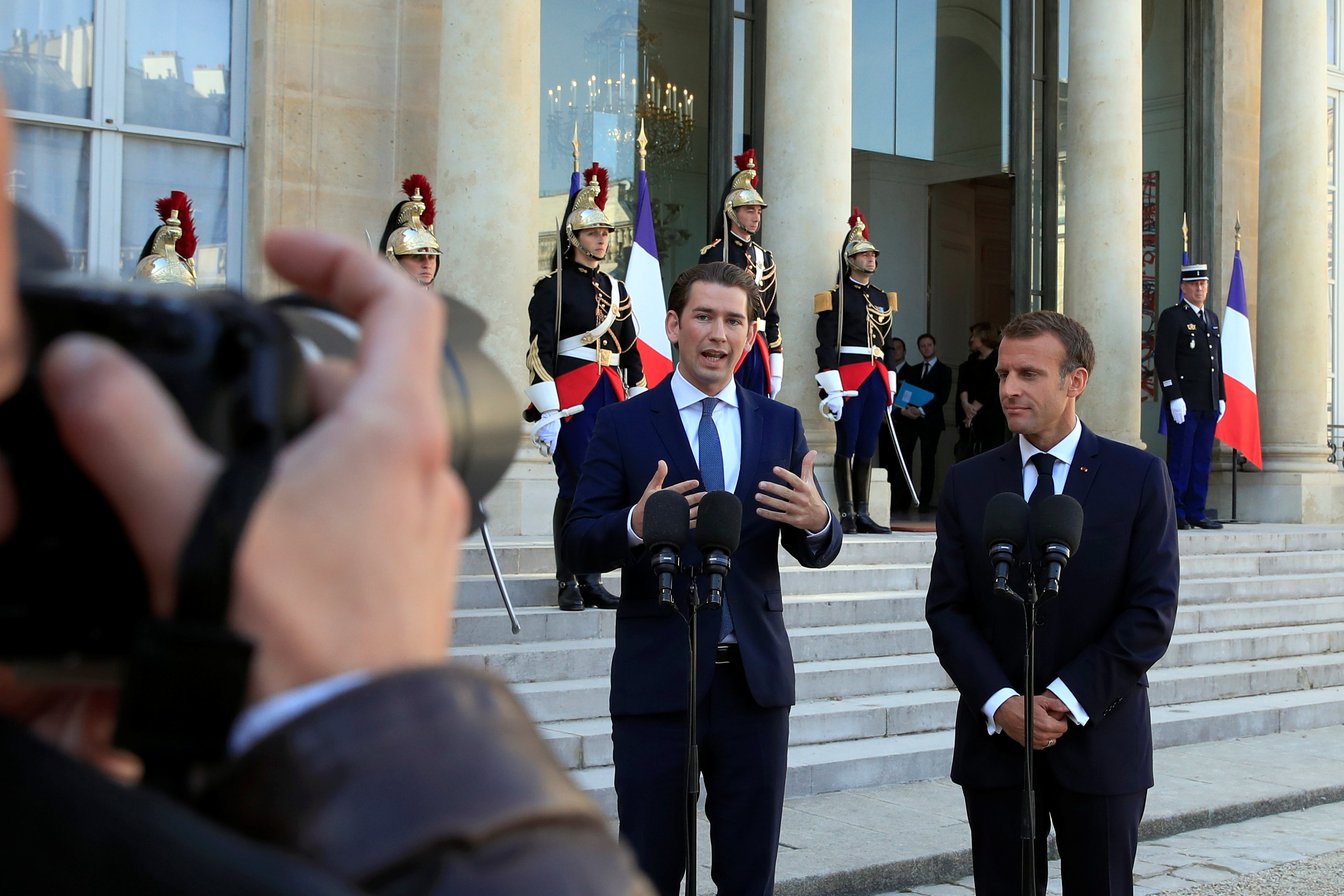 الرئيس الفرنسى والمستشار النمساوى يتحدثان للصحفيين
