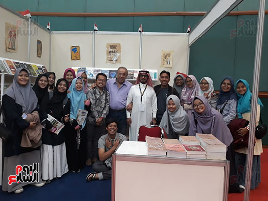 مشاركة-هيئة-الكتاب-فى-معرض-أندونسيا-(2)