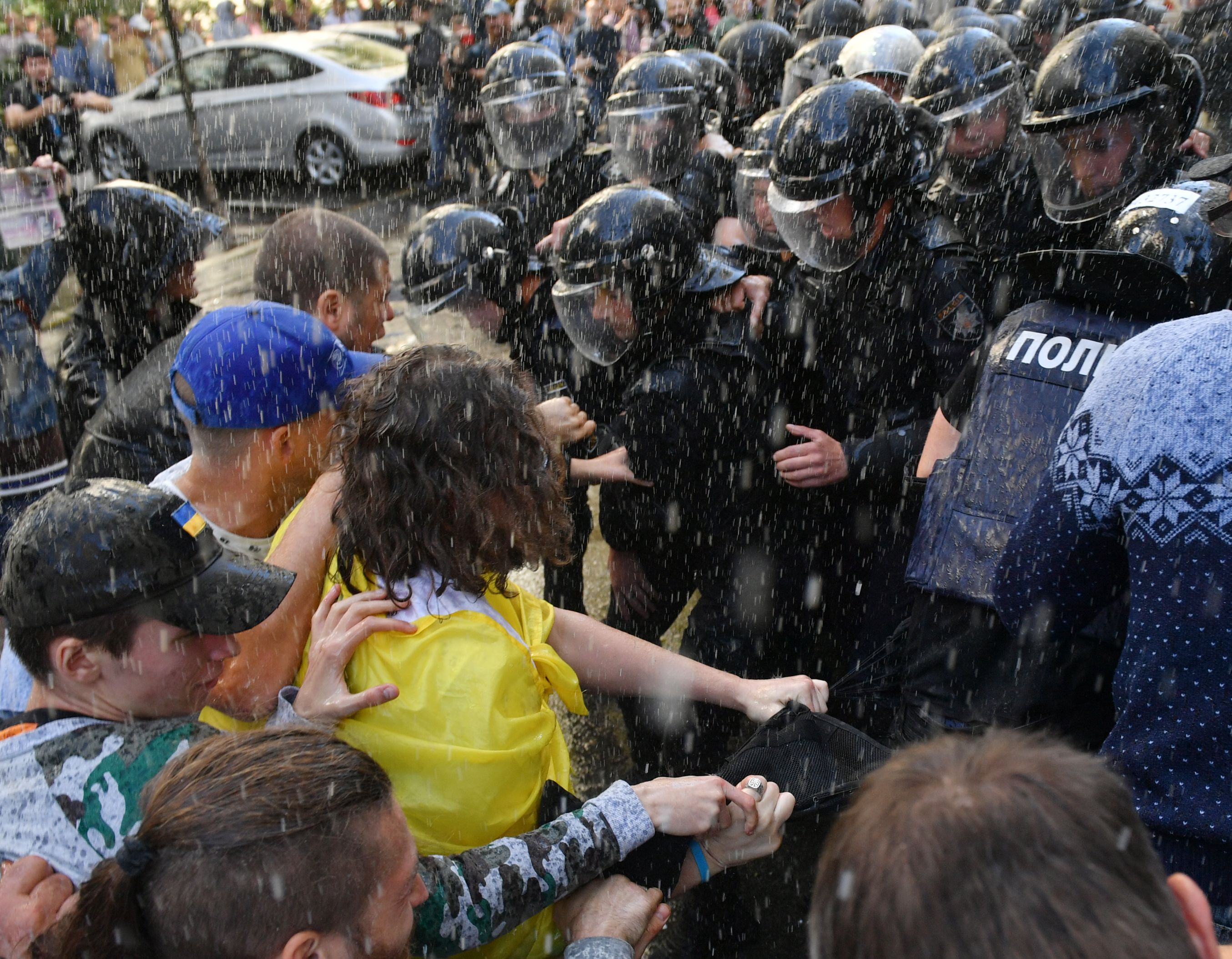 الأمن الأوكرانى يمنع المتظاهرين من اقتحام مكتب المدعى العام