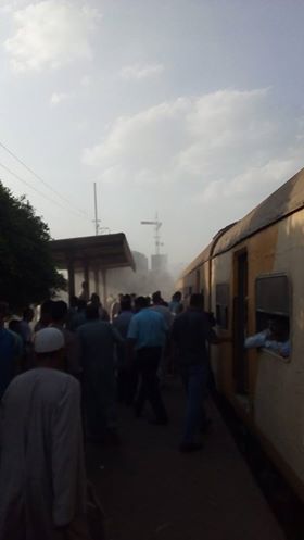 اشتعال النيران فى قطار القاهرة المنوفية (4)