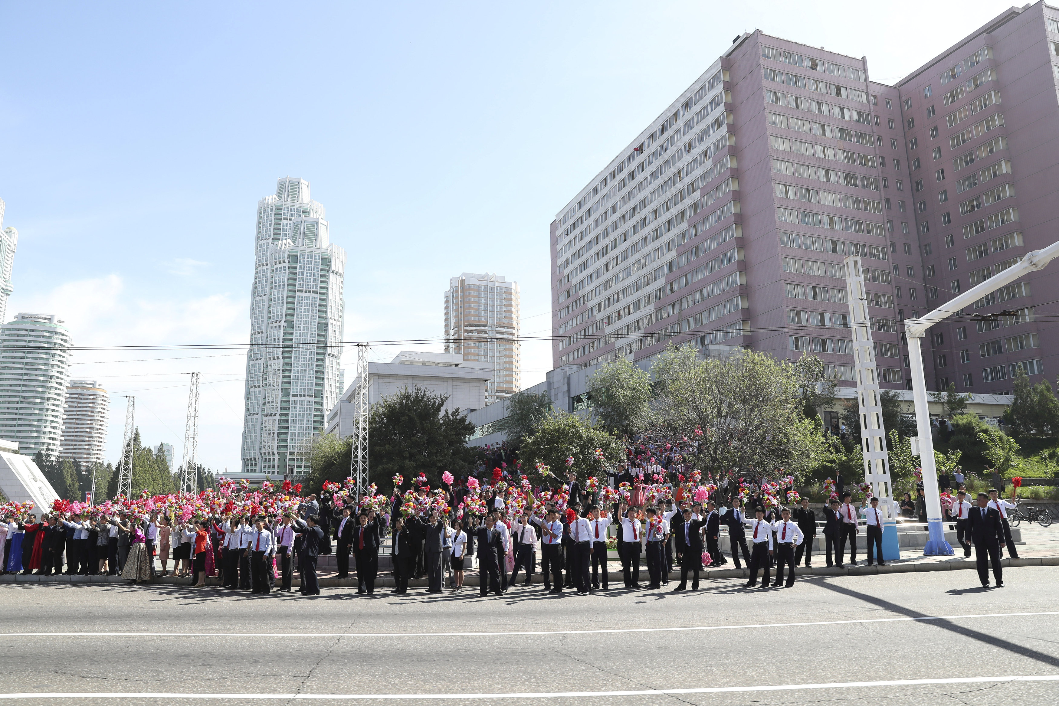 مواطنون يحتشدون فى طريق موكب زعيما الكوريتين
