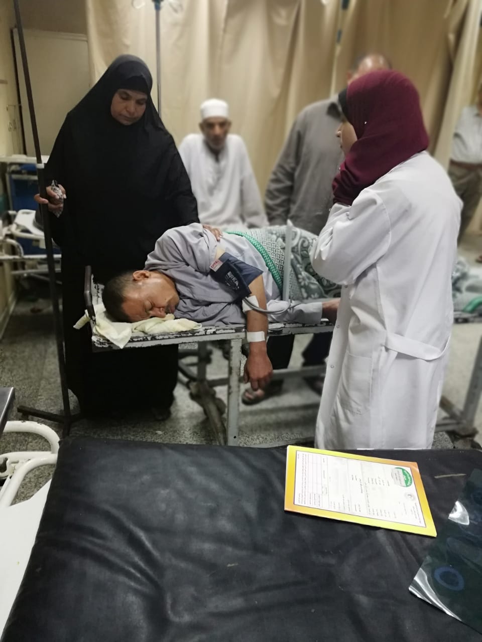 المحافظ يوجه بتوفير الرعاية لمسن المحافظ يوجه بتوفير الرعاية لمسن
