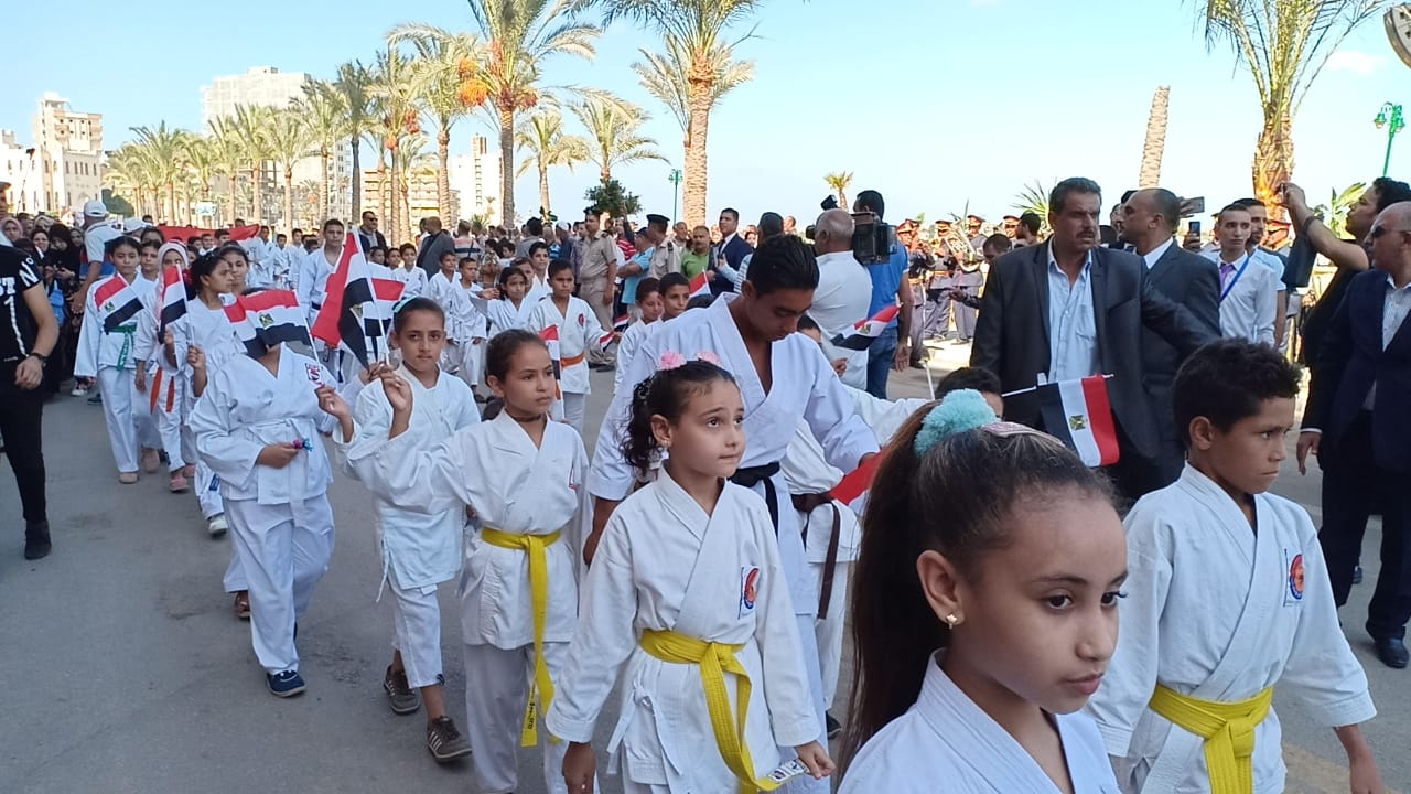 الأطفال يشاركون فى احتفال المحافظة بعيدها القومى