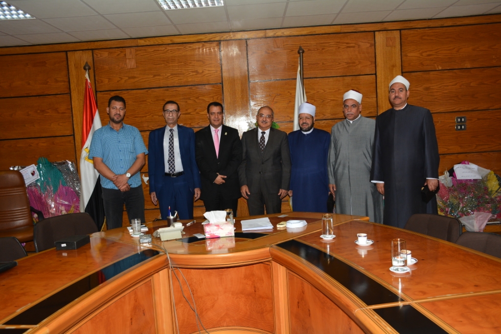 اجتماع رئيس جامعة أسيوط وممثلى المؤسسات الدينية (9)