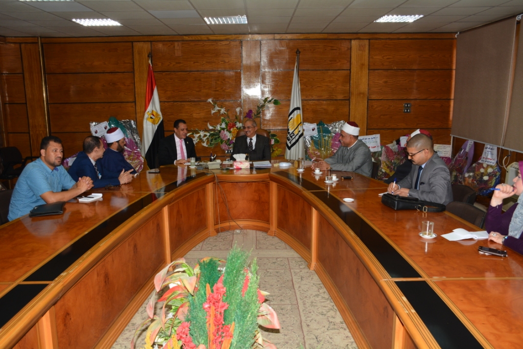 اجتماع رئيس جامعة أسيوط وممثلى المؤسسات الدينية (8)