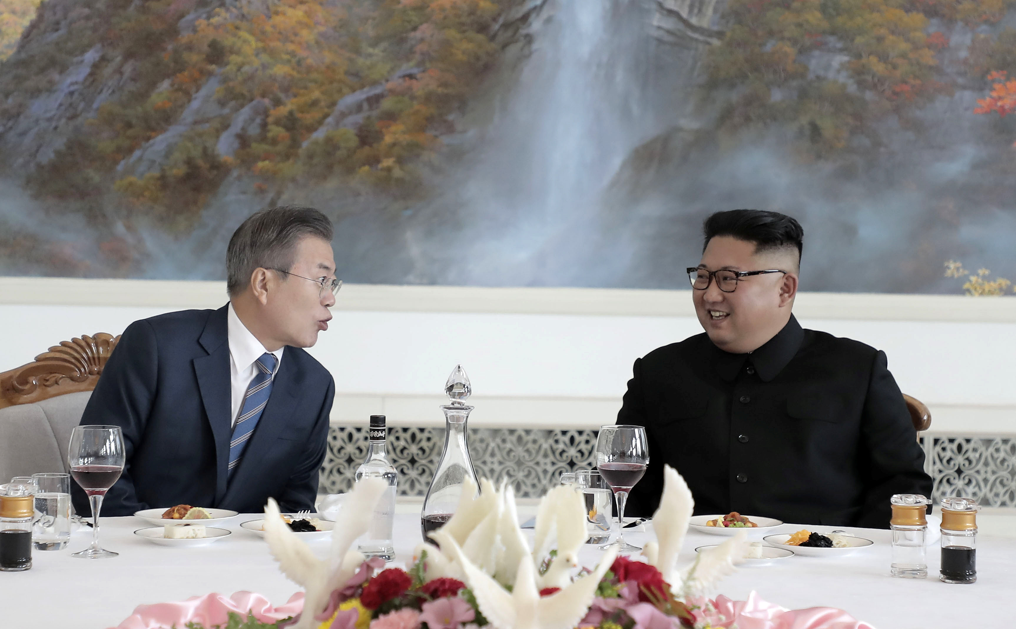 حوار بين زعيمى الكوريتين