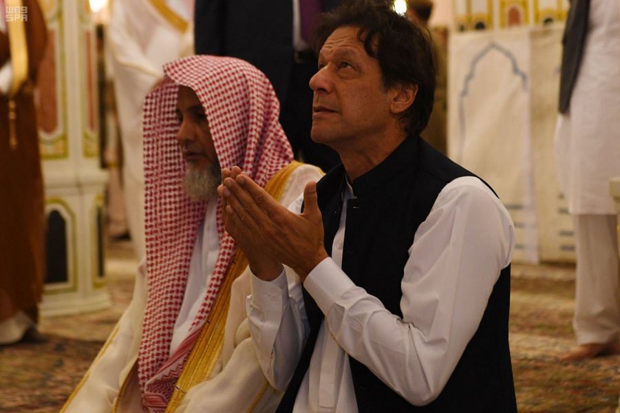 عمران خان في المسجد النبوى
