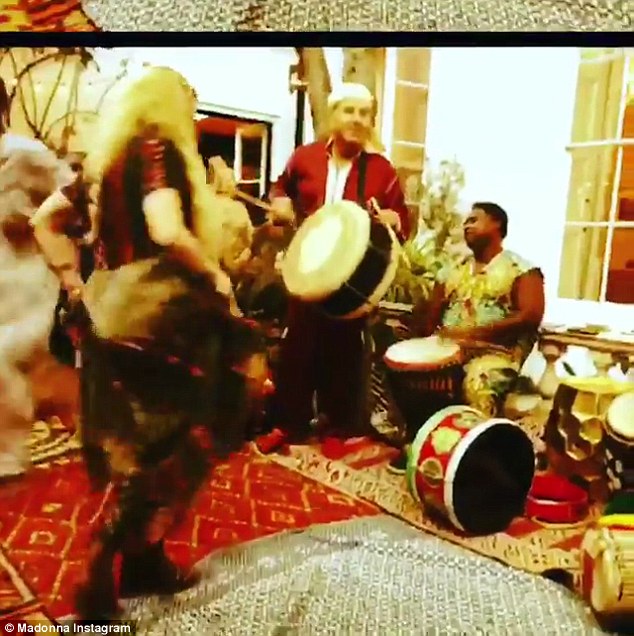 مادونا ترقص علي الموسيقي الافريقية