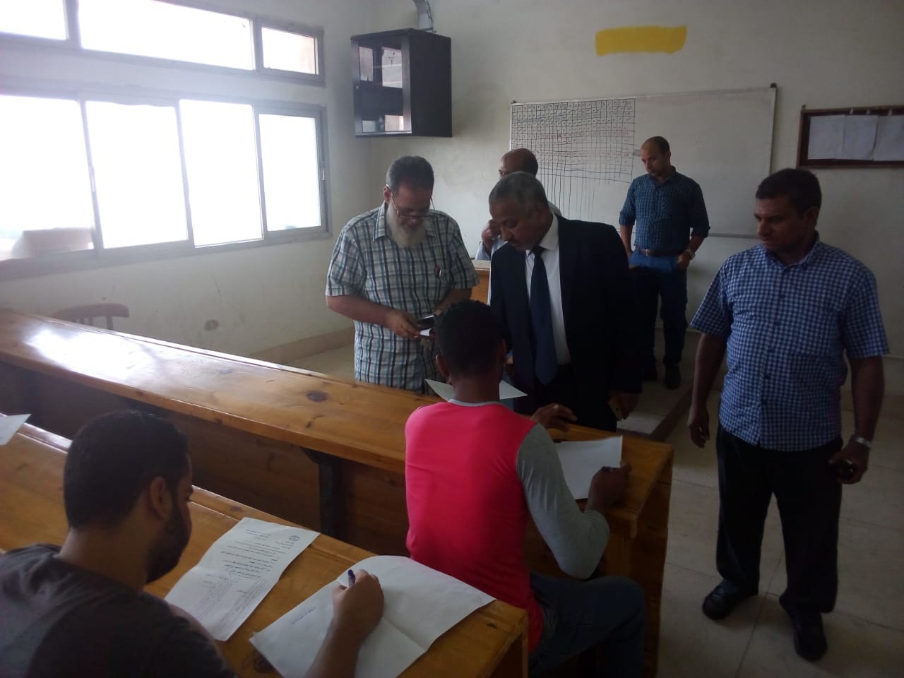 نائب رئيس جامعة الأزهر يتفقد امتحانات التصفية  (6)