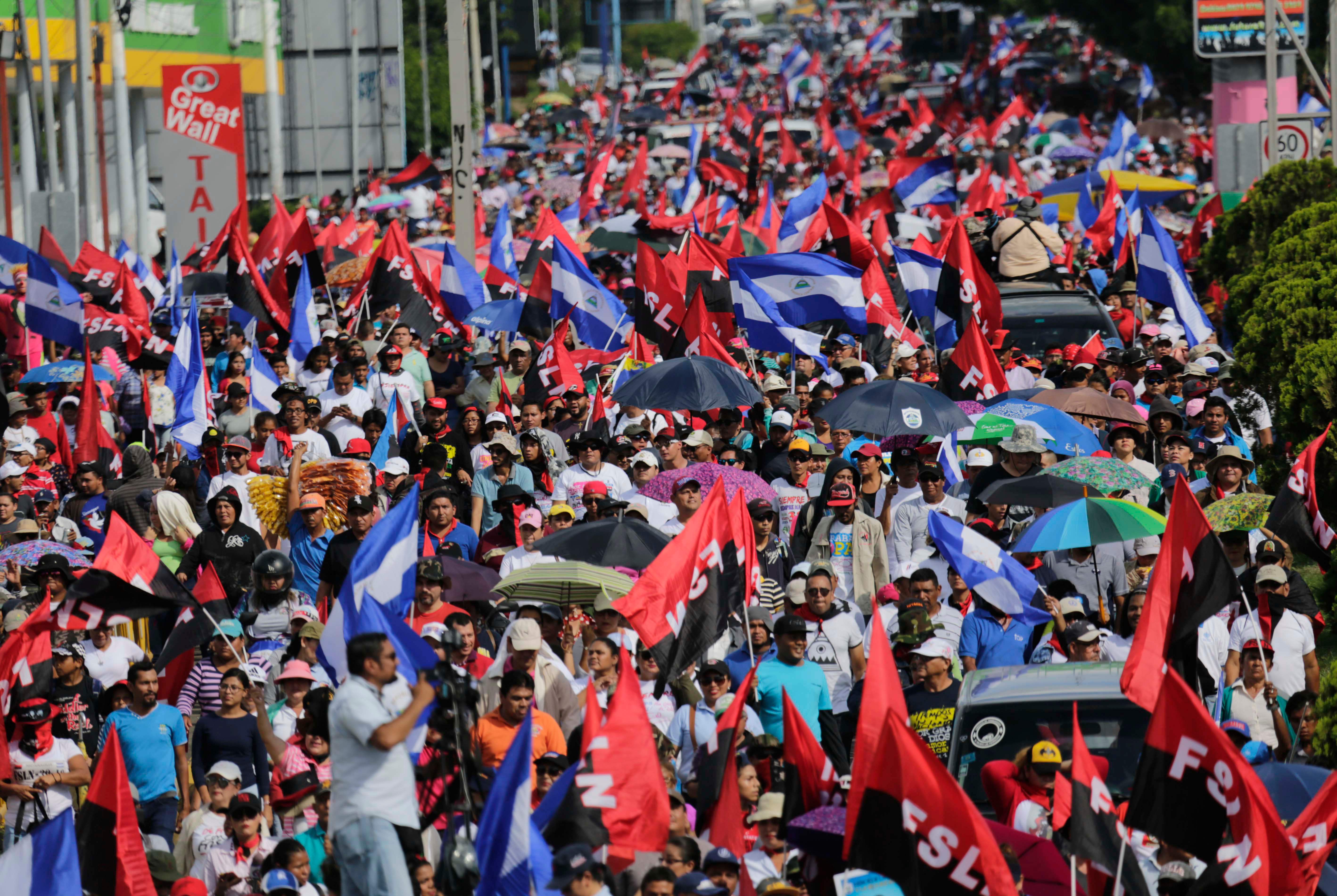 الآلاف يتظاهرون فى نيكاراجوا (2)