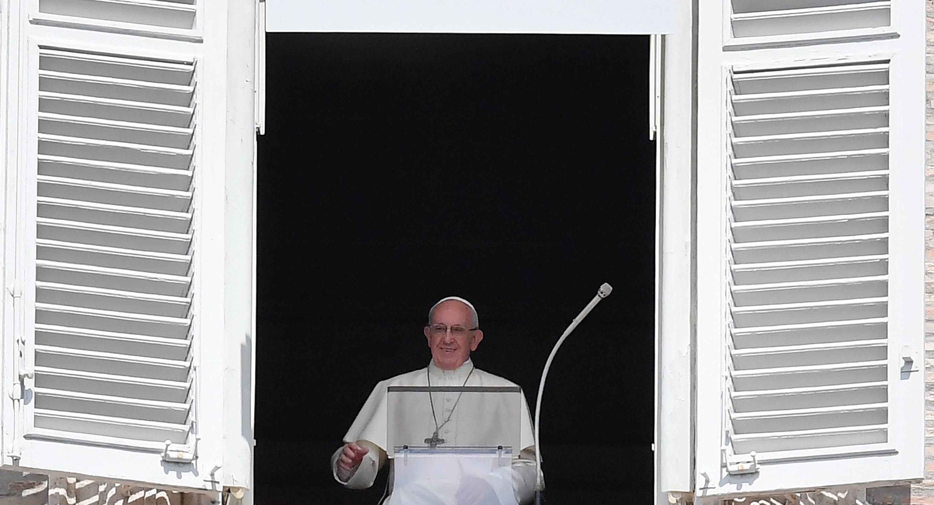 البابا يلقى كلمة فى ساحة القديس بطرس
