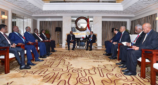 الرئيس عبد الفتاح السيسي و الرئيس السوداني عمر البشير  (3)