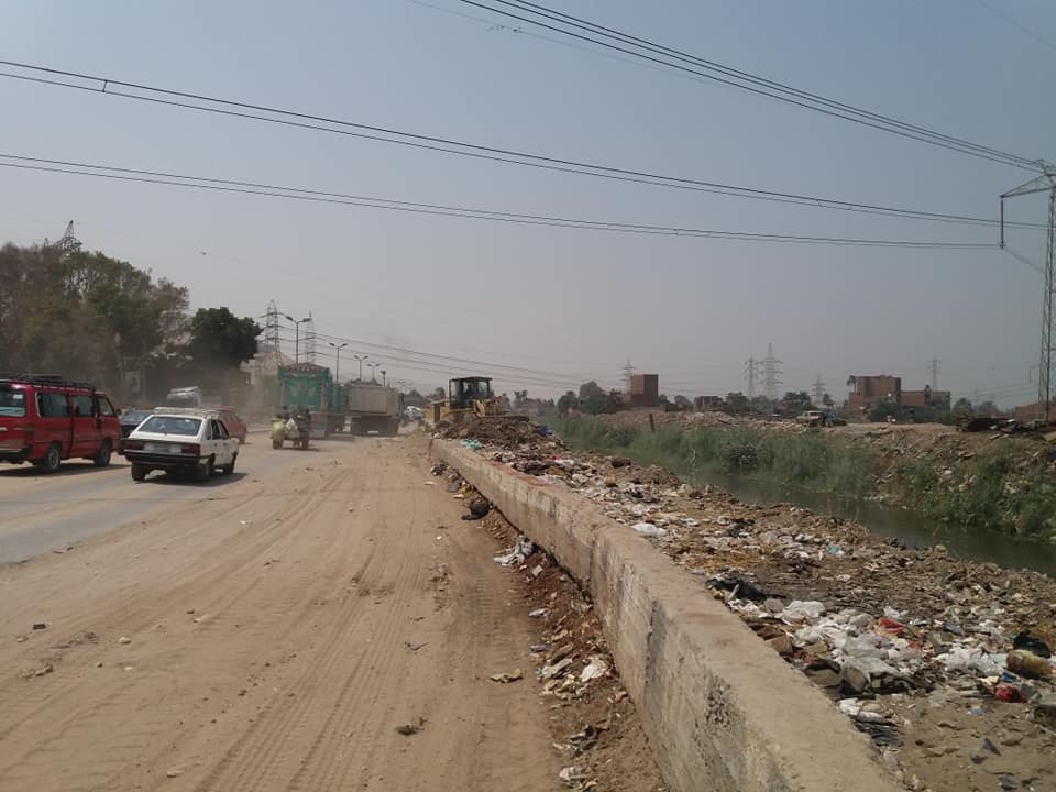 حملة ازالة اكوام القمامة والمخلفات بحى غرب  (14)